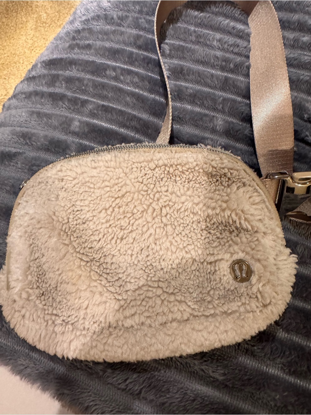 Lululemon Sherpa cross body belt bag